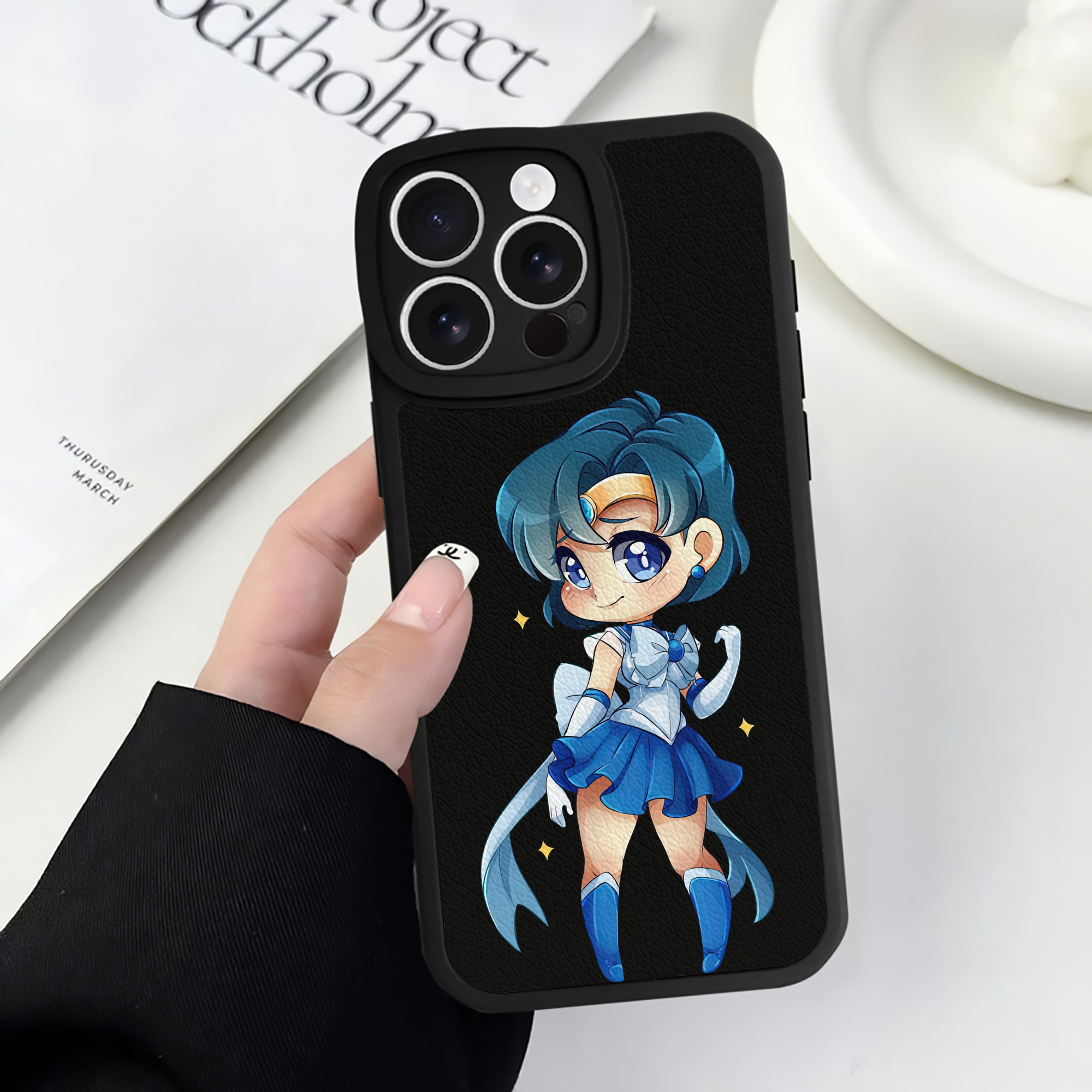 （画像用） 美少女戦士セーラームーン 水野 亜美 みずの あみ Sailor Moon Mizuno Ami 【iPhone 16シリーズ対応】シリコンスマホケース（レザー調） 材質：シリコン